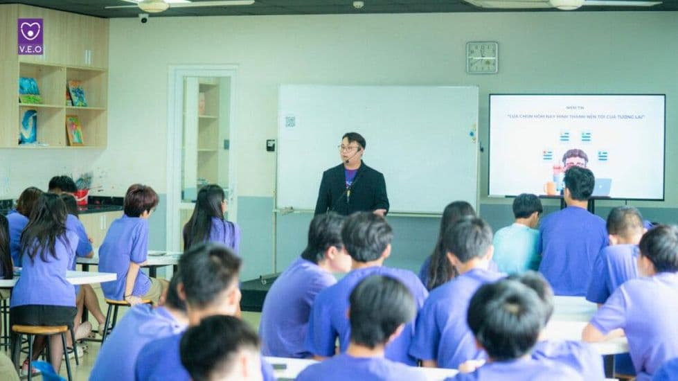 TH School