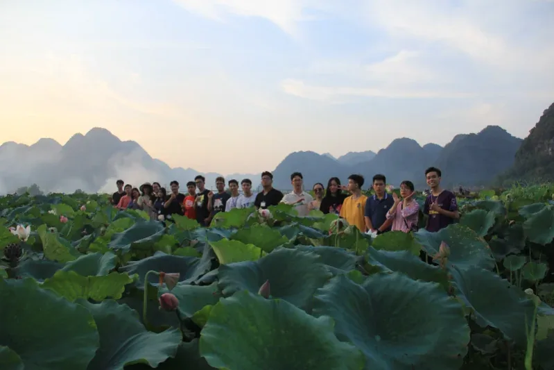 Tham quan tự do làng văn hóa Quỳnh Sơn 