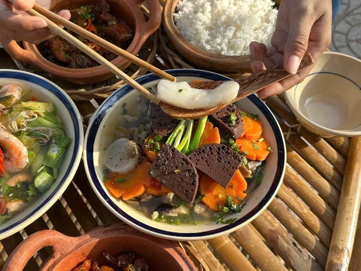 Dùng bữa, nghỉ trưa