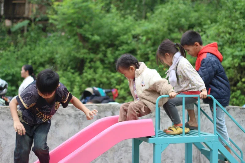Di chuyển đến điểm trường