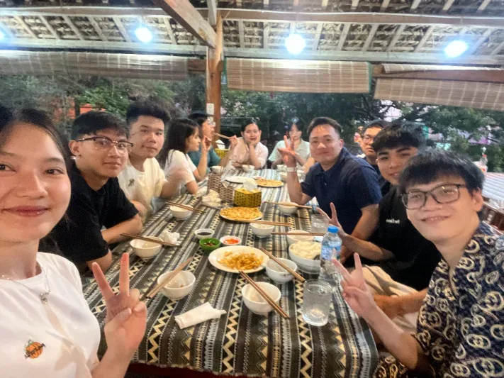Nghỉ ngơi và ăn tối 