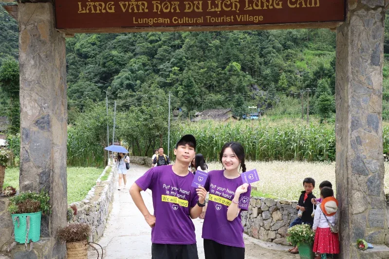 Tham quan Nhà của Pao và Làng văn hóa Lũng Cẩm