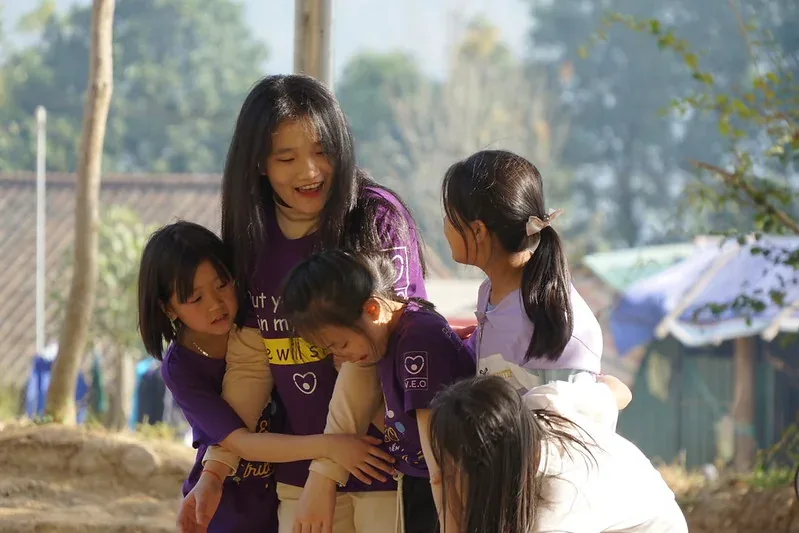 Tham gia hoạt động tình nguyện