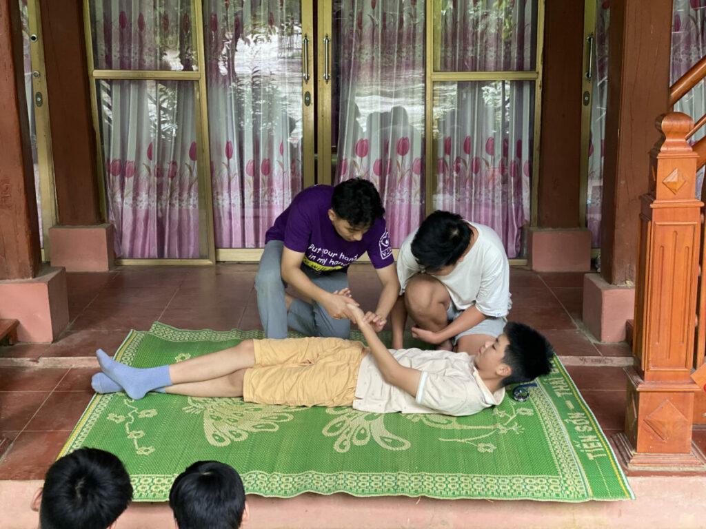 Các tình huống khẩn cấp đòi hỏi các tình nguyện viên phải có sự linh hoạt, sáng suốt và kiên cường để vượt qua