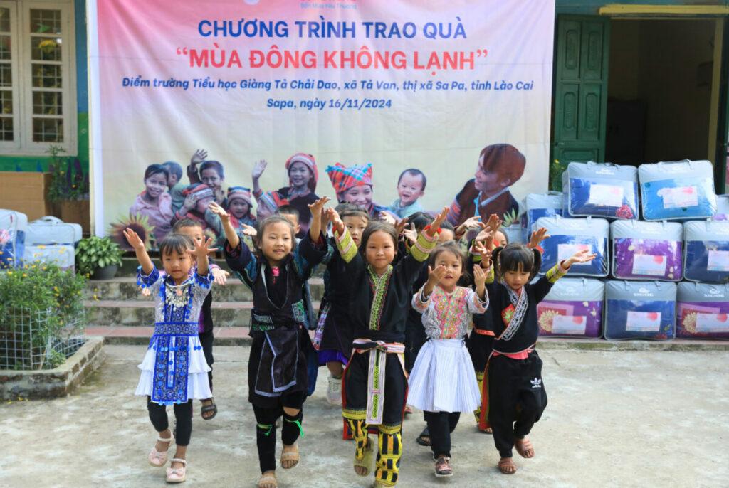 Hoạt động giao lưu tại điểm trường Tiểu học Giàng Tả Chải Dao
