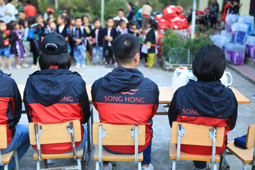 Hoạt động giao lưu tại điểm trường Tiểu học Giàng Tả Chải Dao