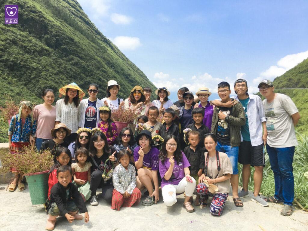Thời tiết ở vùng núi cao có thể se lạnh vào buổi tối và sáng sớm, đặc biệt là vào cuối mùa.