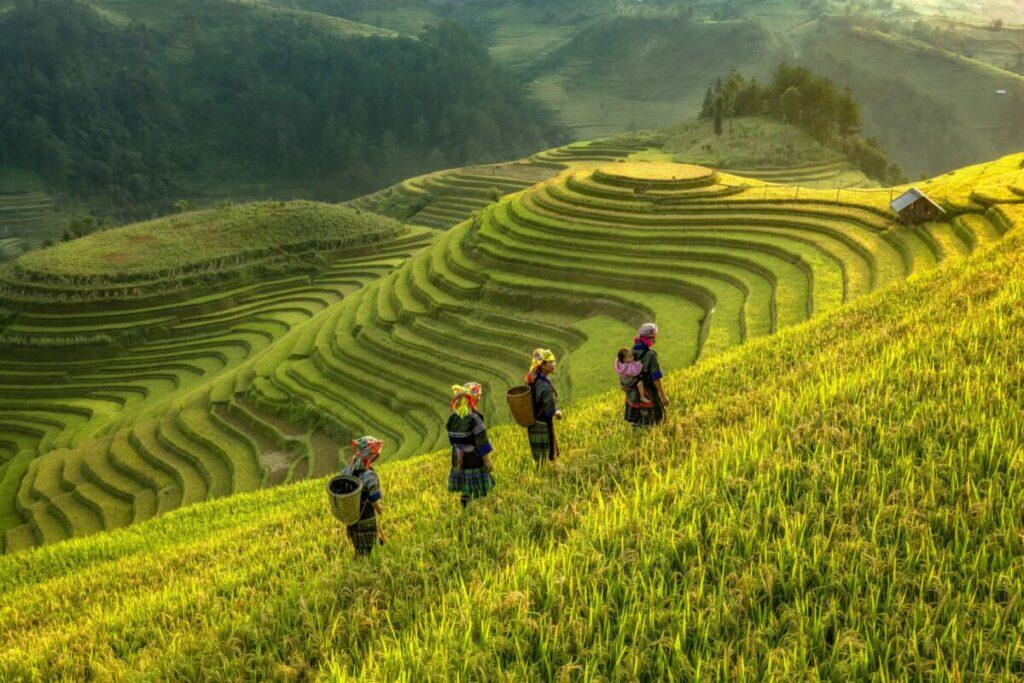 Du khách ấn tượng với La Pán Tẩn không chỉ vì thiên nhiên đẹp đẽ mà còn bởi những nét văn hóa độc đáo của người dân địa phương