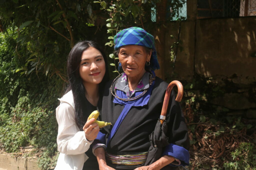 Lưu trú tại nhà người dân địa phương, học ngôn ngữ bản địa.