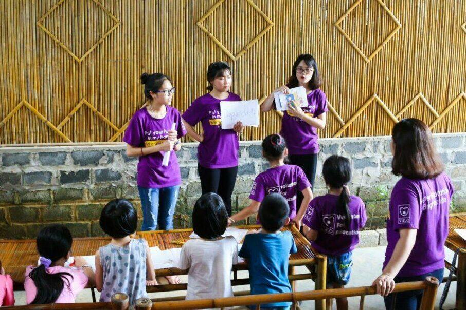 Hoạt động dạy học tình nguyện trong trại hè